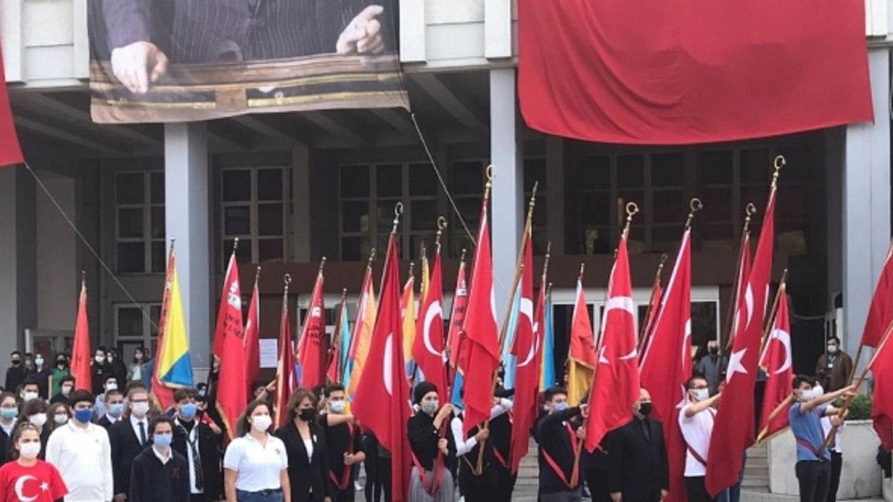 Zonguldak'ta 29 Ekim öncesi çelenk sunuldu