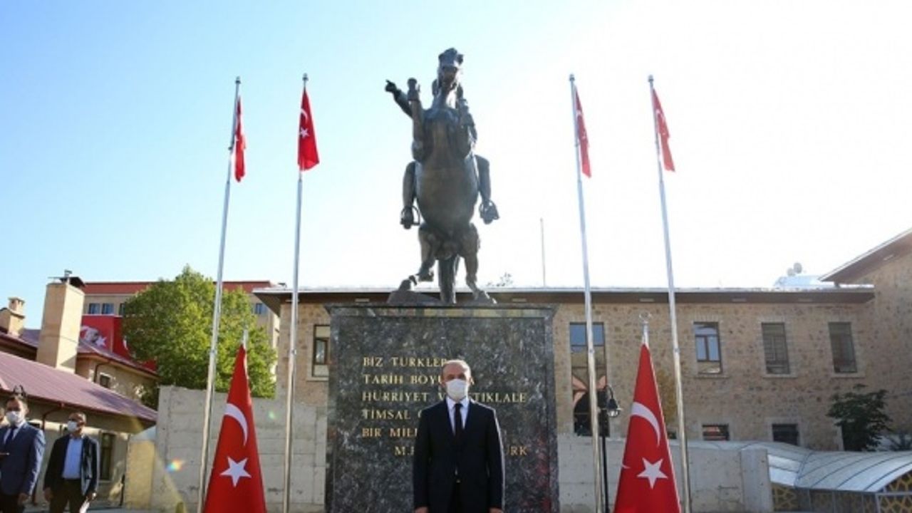 Bayburt'ta Cumhuriyet Bayramı törenle kutlandı