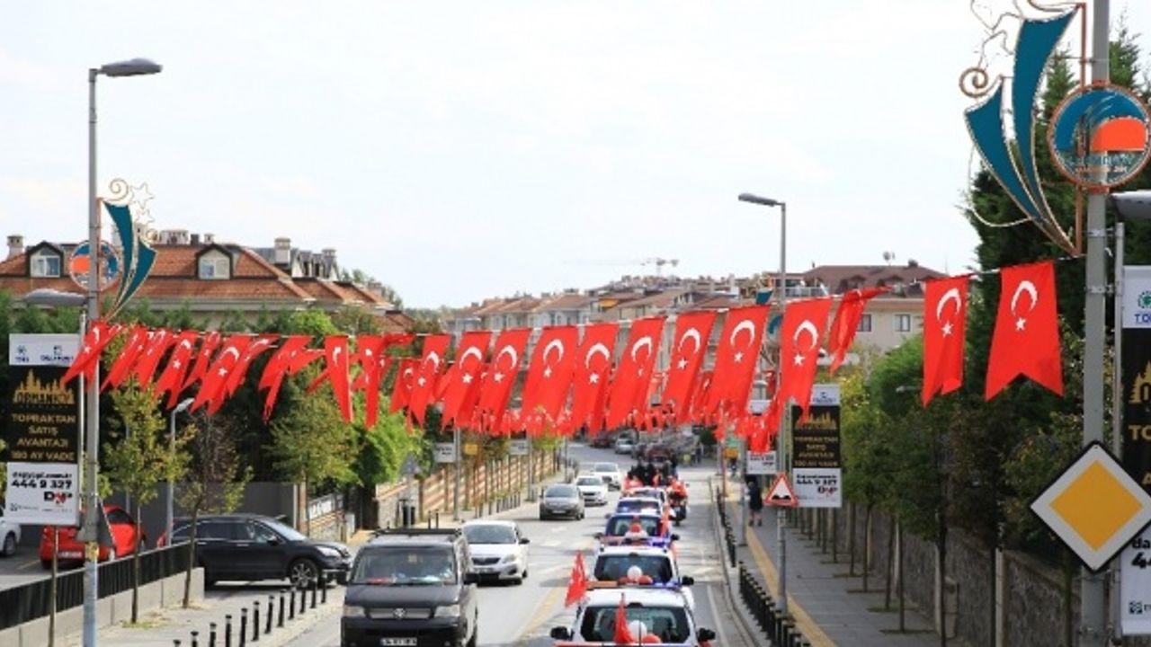 Çekmeköy'de 29 Ekim Cumhuriyet Bayramı Türk bayraklı konvoy ile kutlandı