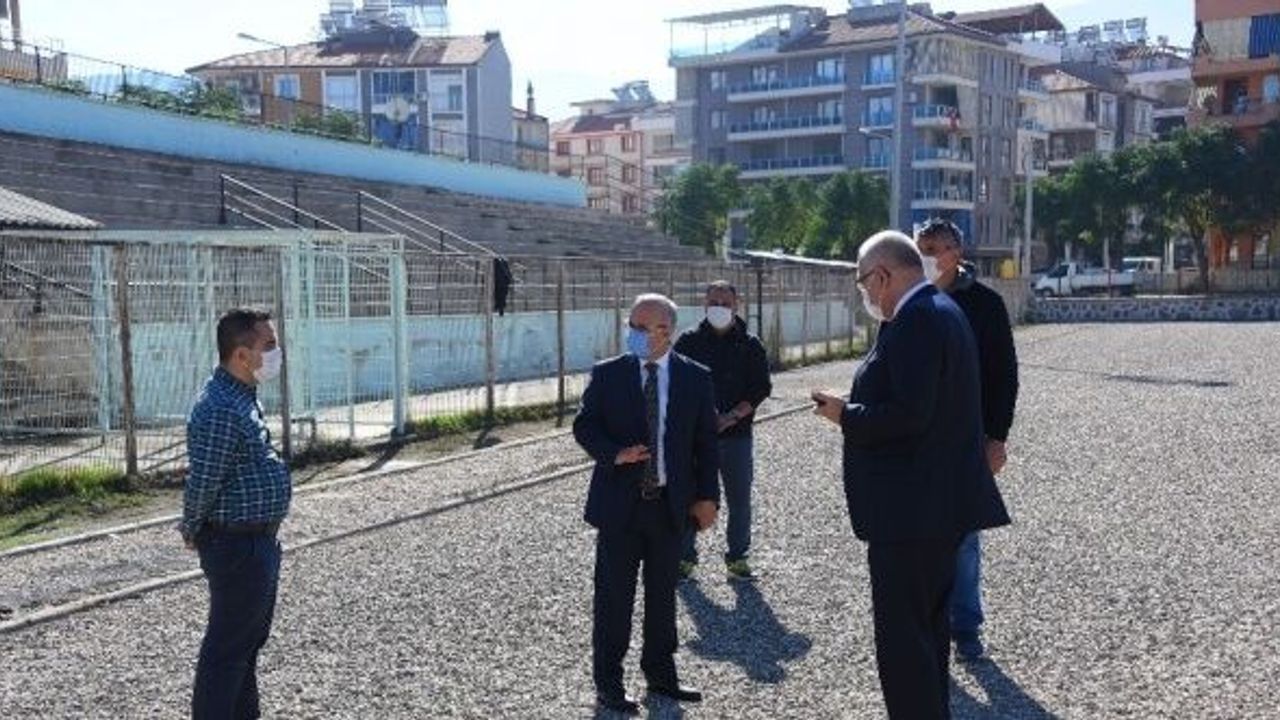 Salihli'de İsmail Doğan Erdinç Stadı yenileniyor