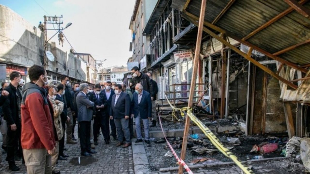 Vali Bilmez'den Özalp ilçesindeki yangından zarar gören esnafa ziyaret