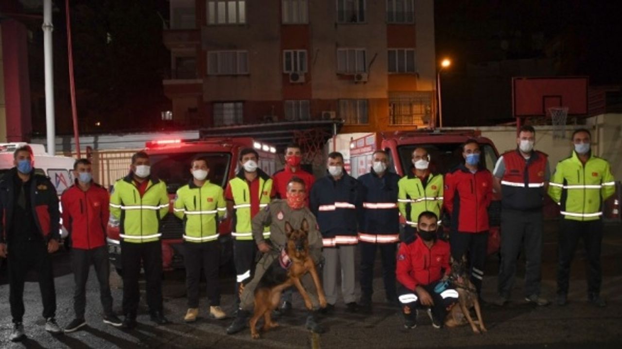 7 kişinin canlı olarak enkazdan çıkarılmasına yardım eden ekip, Mersin'e döndü