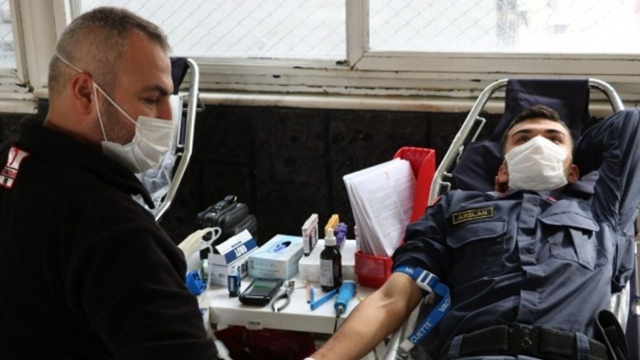 Denizli il Jandarma Komutanlığı kan bağışında bulundu