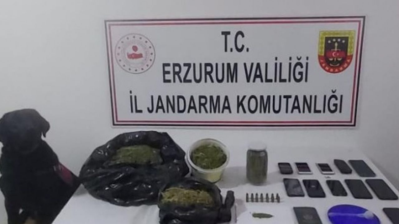 Erzurum'da silah ve mühimmat kaçakçılığı ile uyuşturucu tacirlerine eş zamanlı operasyon