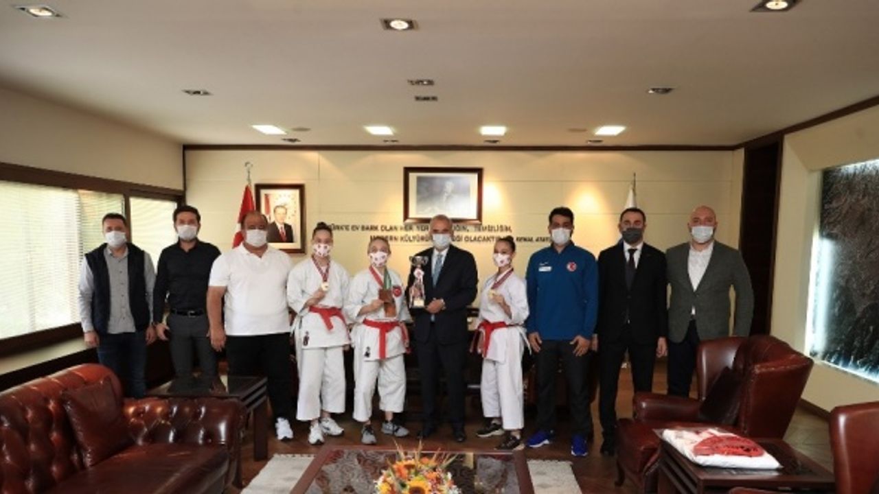 Karate şampiyonlarından Başkan Zolan'a ziyaret