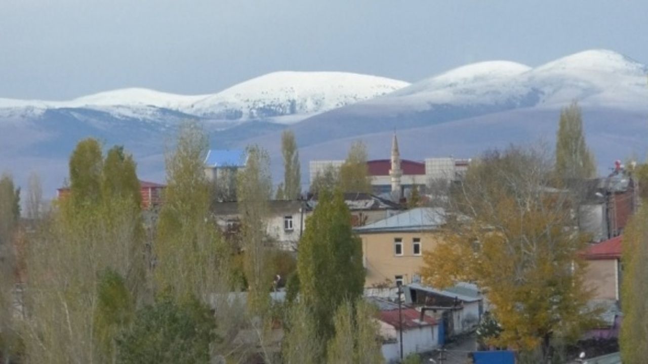 Kars'ta dağlar beyaza büründü