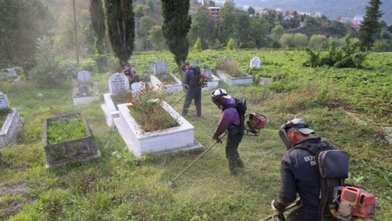 Ordu'da mezarlıklarda sonbahar temizliği