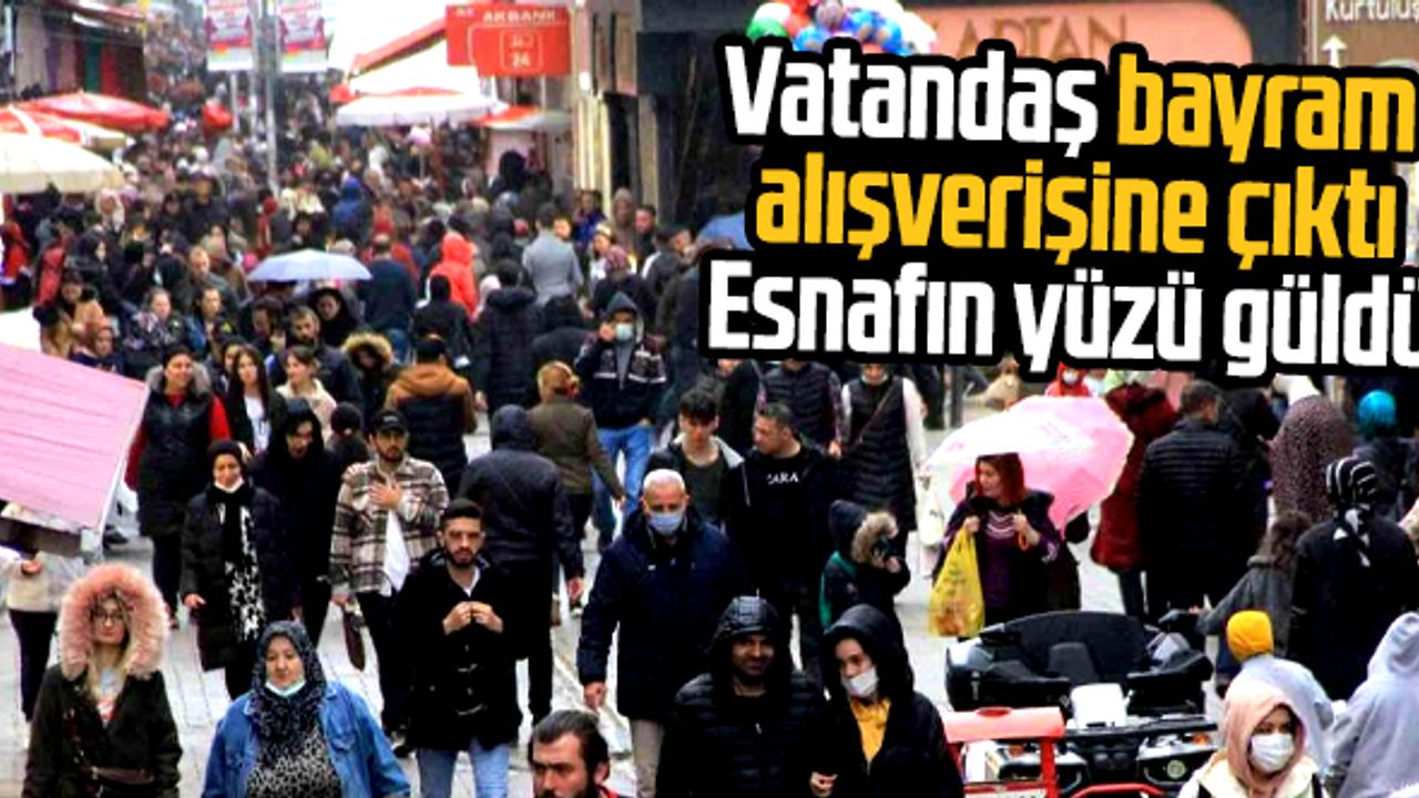 Samsun'da vatandaş bayram alışverişine çıktı esnafın yüzü güldü