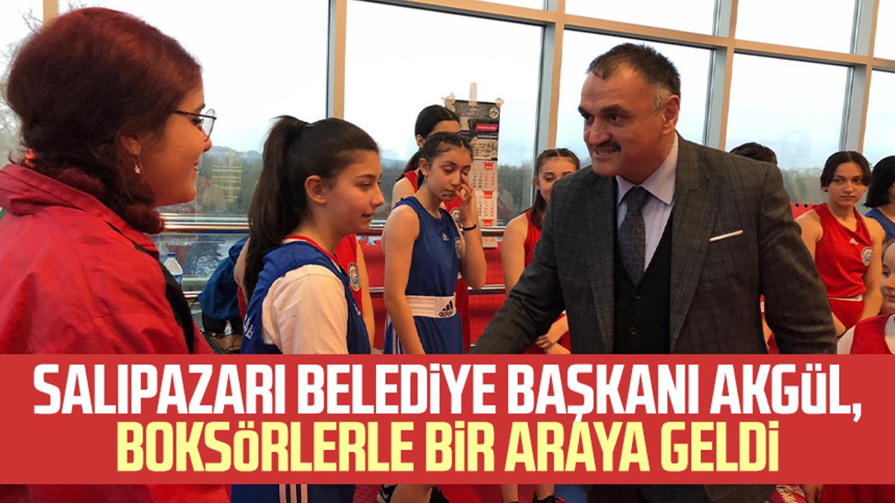 Salıpazarı Belediye Başkanı Halil Akgül, boksörlerle bir araya geldi