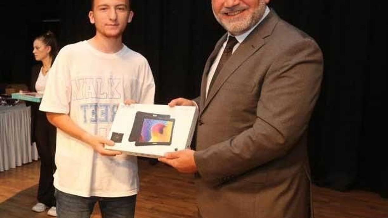 Canik'te sınavda dereceye girenlere tablet, saat ve altın ödülü verilecek