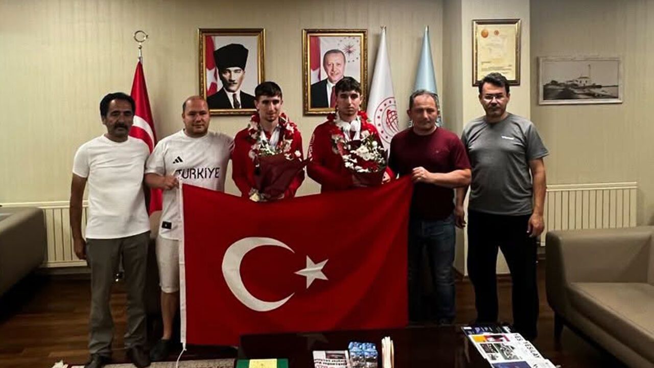 Samsunlu ikiz masa tenisçilerinden Avrupa’da madalya yağmuru