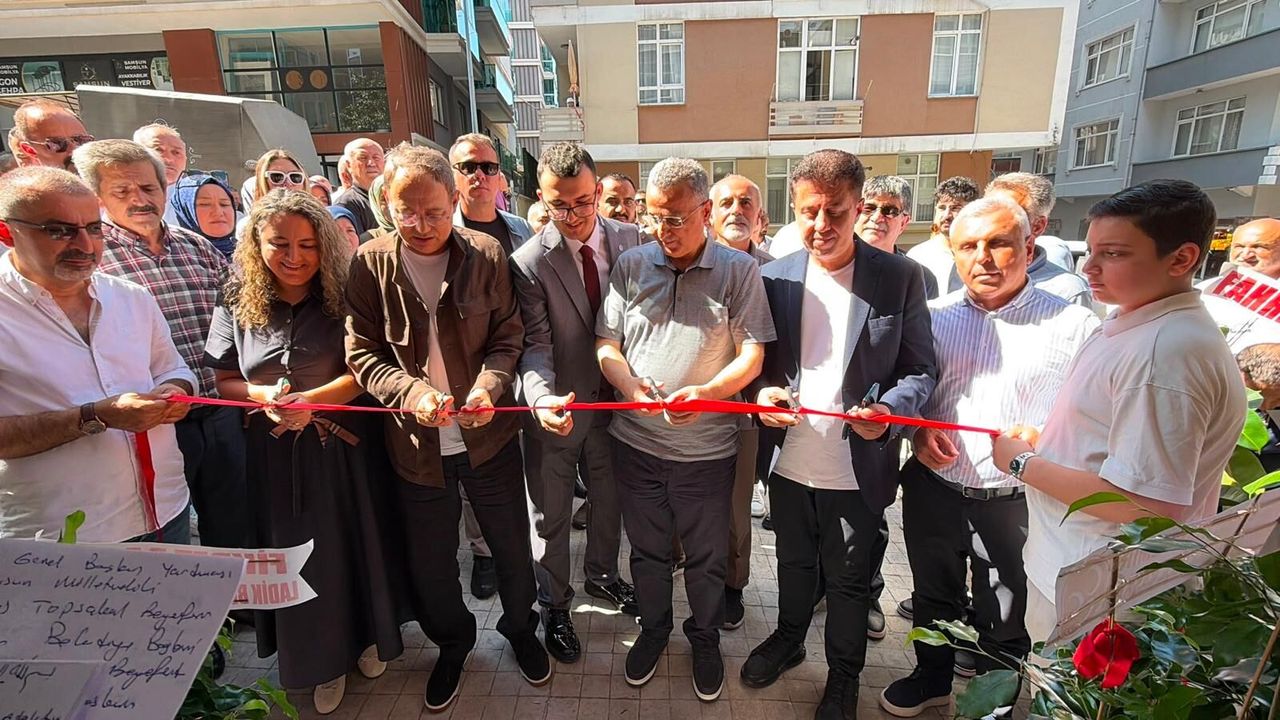 Av. Emirhan Aslantürk’ün hukuk bürosu kapılarını açtı