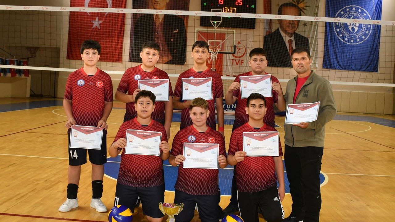 Çınarlık Ortaokulu şampiyon oldu! Samsun biletini kaptı
