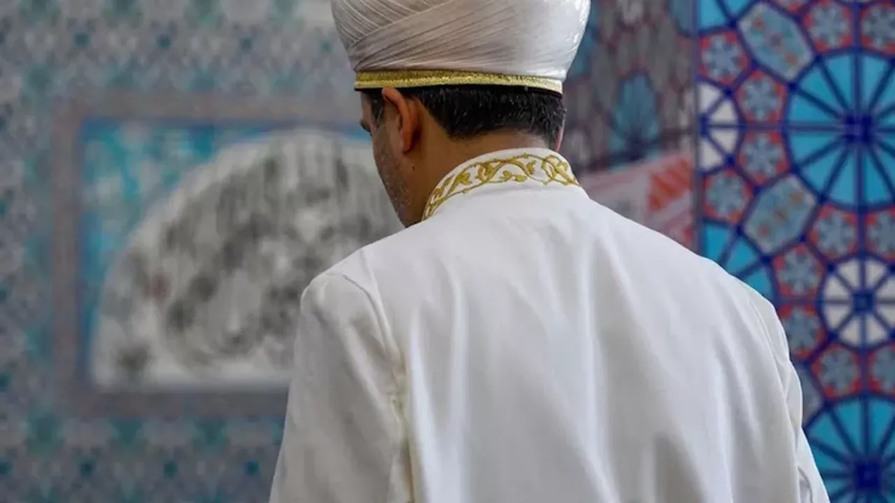 Camiye gelmeyen imamın acı sonu! Mezarlıkta bulundu