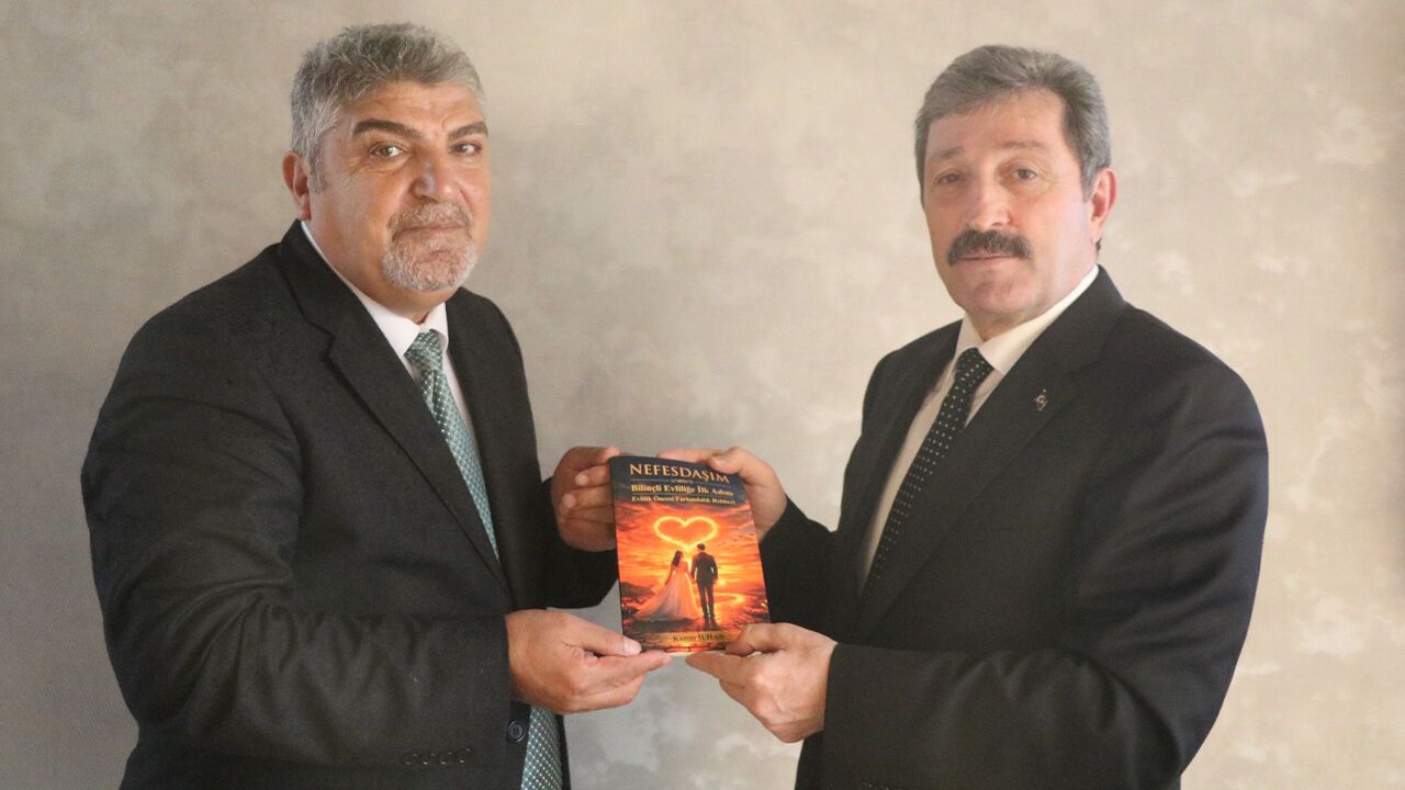 Kazım İlhan’dan Vali Orhan Tavlı’ya anlamlı hediye