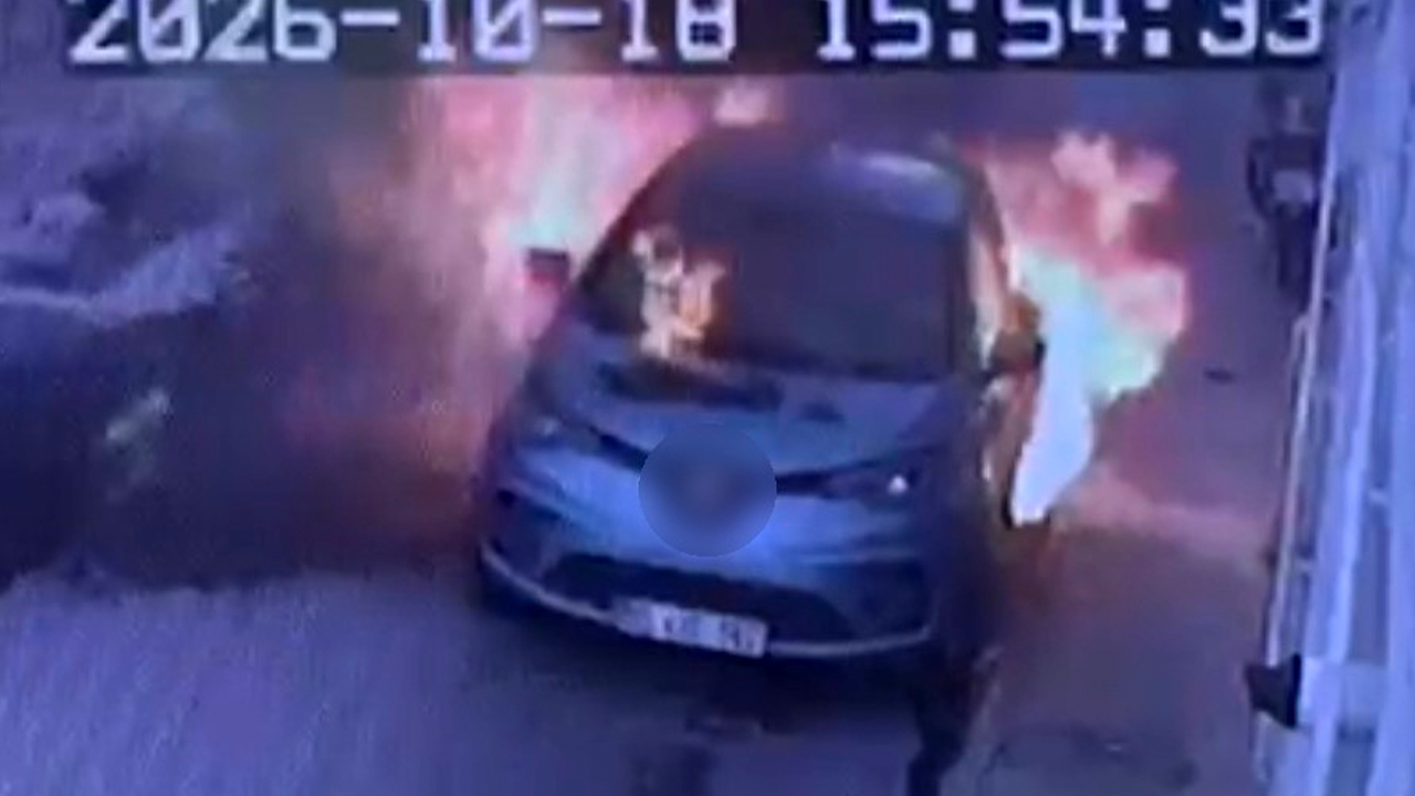 Samsun’da elektrikli otomobil alev alev yandı! O anlar kamerada