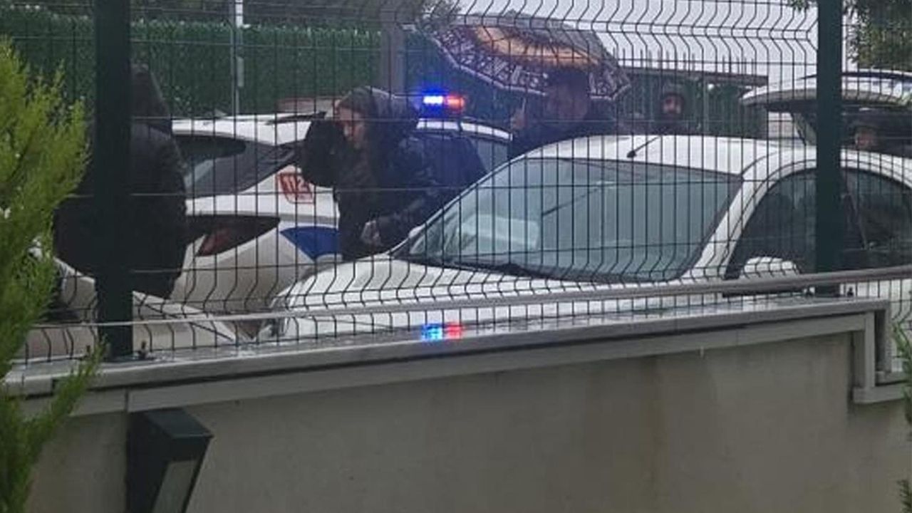 Okul önünde silahlı kavga: Bekçi veliyi ayağından vurdu