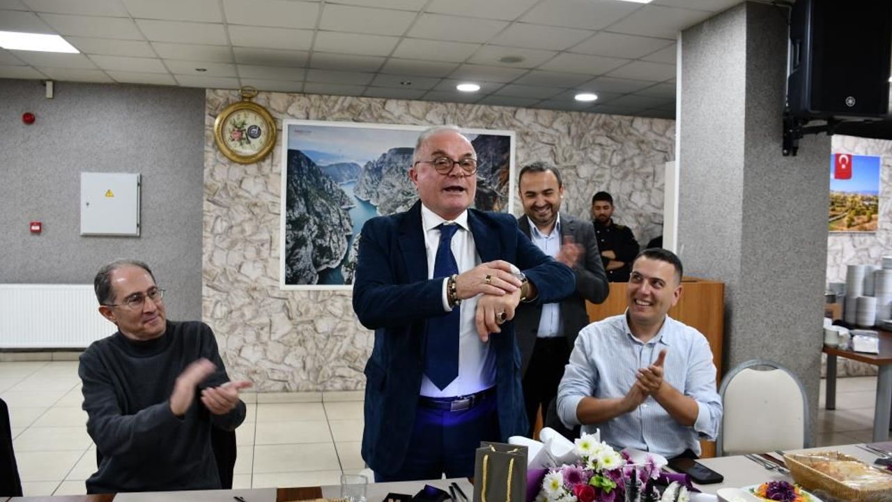 Samsun’da 46 yıllık mesleğe veda! Alkışlarla uğurlandı