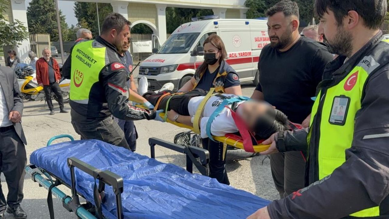 Samsun’da motosiklet otomobile çarptı! 17 yaşındaki sürücü hastanelik oldu