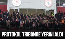 Protokol tribünde yerini aldı