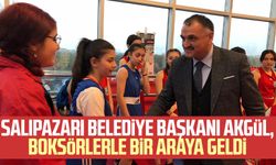 Salıpazarı Belediye Başkanı Halil Akgül, boksörlerle bir araya geldi