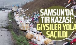 Samsun'da tır kazası: Giysiler yola saçıldı