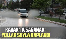 Kavak'ta sağanak! Yollar suyla kaplandı