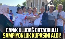 Canik Uludağ Ortaokulu şampiyonluk kupasını aldı!