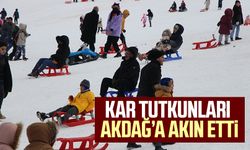 Kar tutkunları Akdağ Kayak Merkezi'ne akın etti