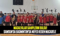 Madalyalar sahiplerini buldu! Samsun'da Badminton'da nefes kesen mücadele