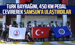 Türk bayrağını, 450 km pedal çevirerek Samsun’a ulaştırdılar