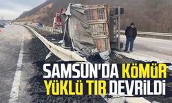 Samsun'da kömür yüklü tır devrildi