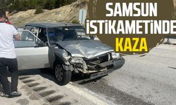 Samsun istikametinde kaza: Otomobil kamyona çarptı