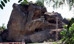 Tekkeköy Mağaraları: Tarih Öncesinden Günümüze