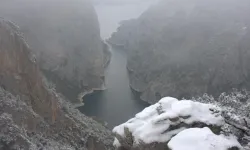 Vezirköprü Şahinkaya Kanyonu’nda Kışın Sisli Büyüsü