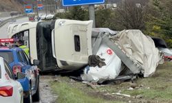 Samsun’da kontrolden çıkan tır devrildi! Sürücü hastanelik oldu