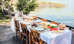 Ayvacık’ta Göl Kenarı Kahvaltı Kültürü