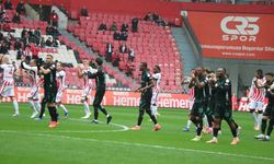 Tribünlerde dostluk rüzgarı: Samsun ve Konya el ele!