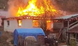 Samsun'da yangın faciası! Ev küle döndü