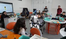 CANİKMAN işe başladı! Sınıfta ilginç görüntü