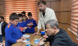 Efsane golcü Tanju Çolak Samsun'da öğrencilerle buluştu