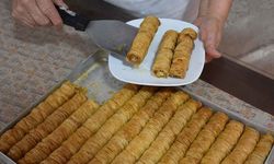 Salıpazarı’nda fındıkla yapılan yöresel tatlılar