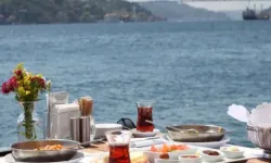 Ayvacık’ta göl kenarında kahvaltı alışkanlıkları