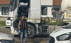 Kanlı pusu! TIR'ın altına saklanan kasklı saldırgan en yakını çıktı