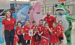 Minikler havuzda şov yaptı! Samsun’da yüzme şenliği heyecanı