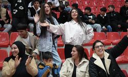 Salon coştu, ritim hiç durmadı! Samsun’da Roman gecesi