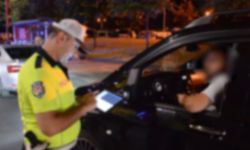 Samsun'da alkollü sürücü denetimde yakalandı, araçtan çıkanlar şaşırttı