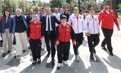 Milli sporcular Samsun Valisi Orhan Tavlı’yı ziyaret etti