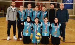 Çarşamba İmam Hatip Ortaokulu voleybolda şampiyon oldu