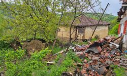 Karadeniz’de korkutan heyelan! Evler tahliye edildi